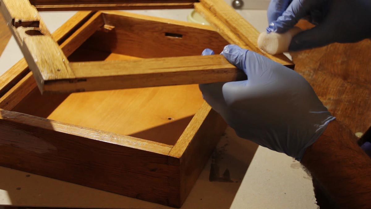 How To Restoring a Wooden Mailbox Made2Hack